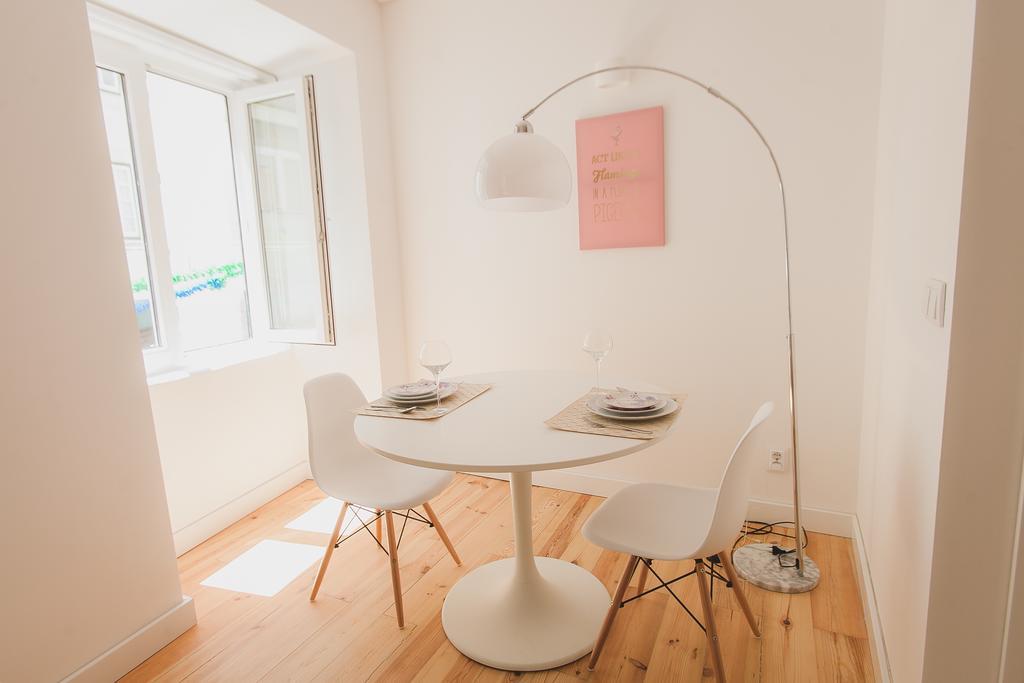Loving Chiado Apartment Lisbon Ruang foto